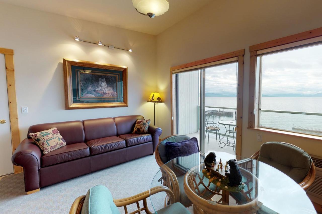 Many Springs Lakefront Condos Bigfork Room photo